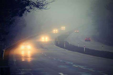 DrivingThroughFog:MaximizingVisibility